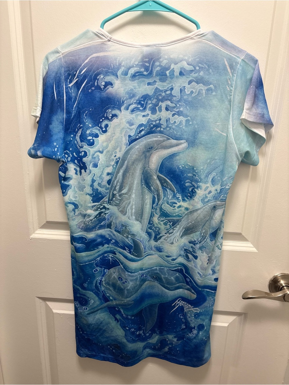 SeaWorld Blinged Dolphin Graphic Tee - Blue Ocean Print. NWT. - Picture 11 of 15